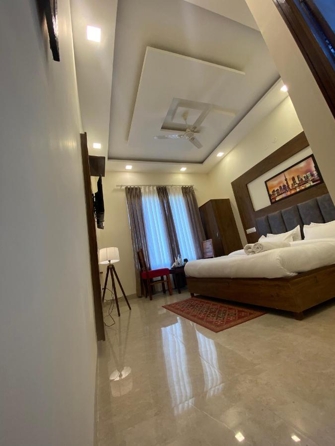 Hotel Woodlark Zirakpur - A Peaceful Stay Экстерьер фото