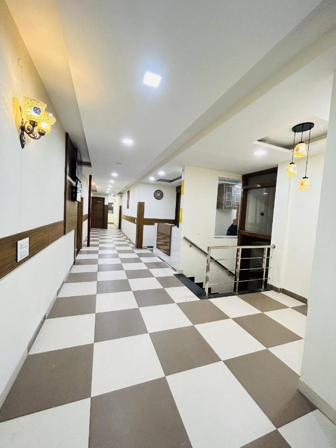 Hotel Woodlark Zirakpur - A Peaceful Stay Экстерьер фото