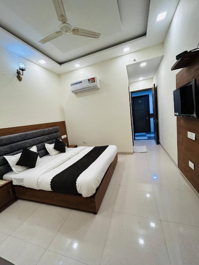 Hotel Woodlark Zirakpur - A Peaceful Stay Экстерьер фото